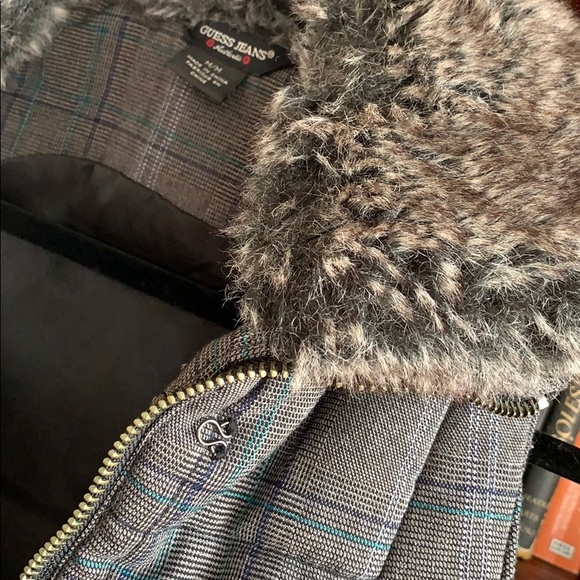 Guess Quilted Vest w/removable Faux Fur Collar - Picture 4 of 8